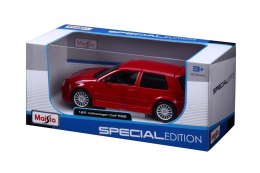 Model kompozytowy Volkswagen Golf R32 Grana 1/24 czerwony Maisto